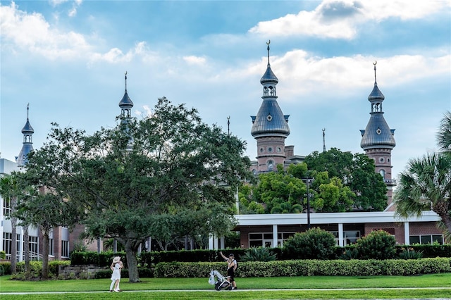 view of community featuring a lawn