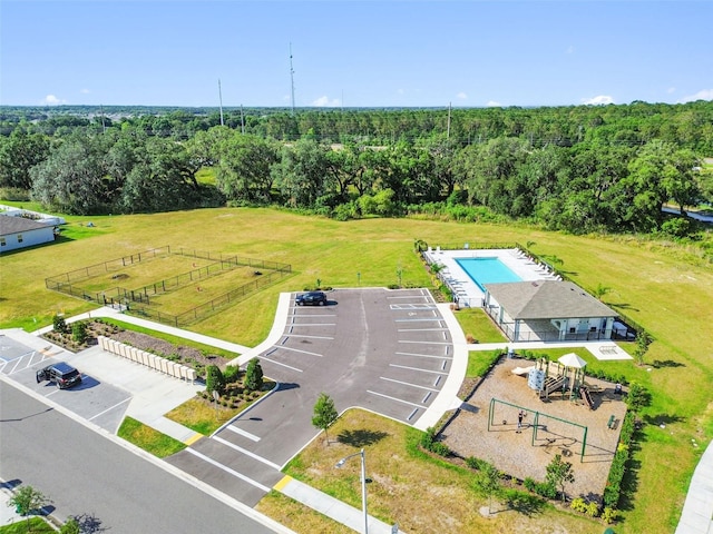 birds eye view of property featuring a forest view