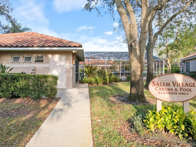 exterior space featuring a lawn