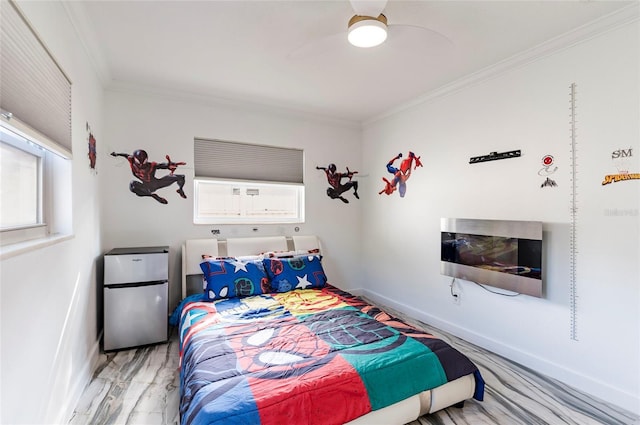 bedroom with ceiling fan, baseboards, freestanding refrigerator, and ornamental molding