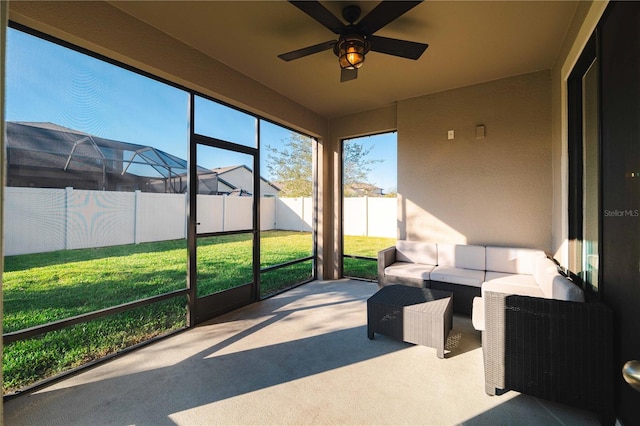 sunroom with ceiling fan