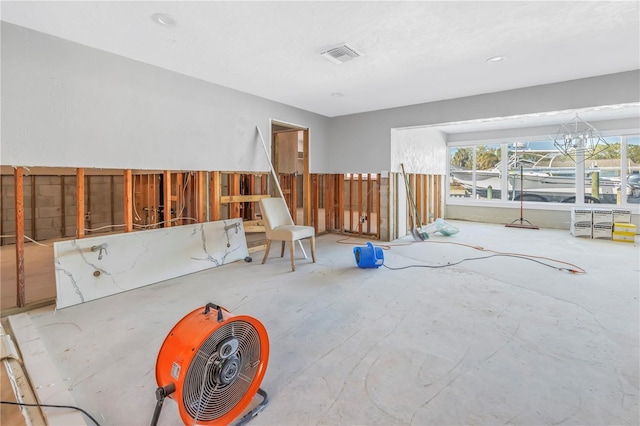 miscellaneous room with visible vents and an inviting chandelier