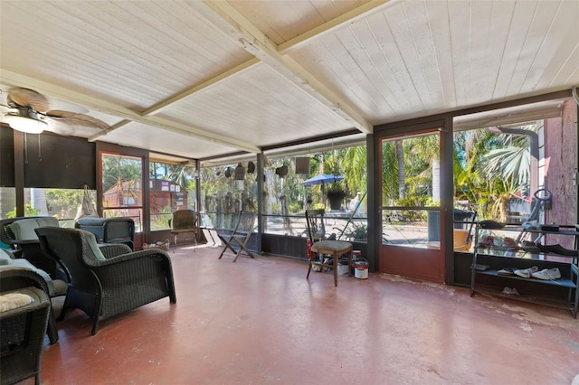 sunroom with ceiling fan