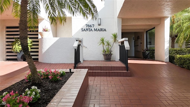 property entrance with stucco siding