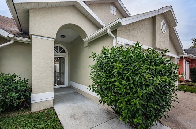 entrance to property with stucco siding