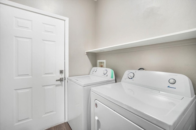 laundry room with laundry area and washer and clothes dryer