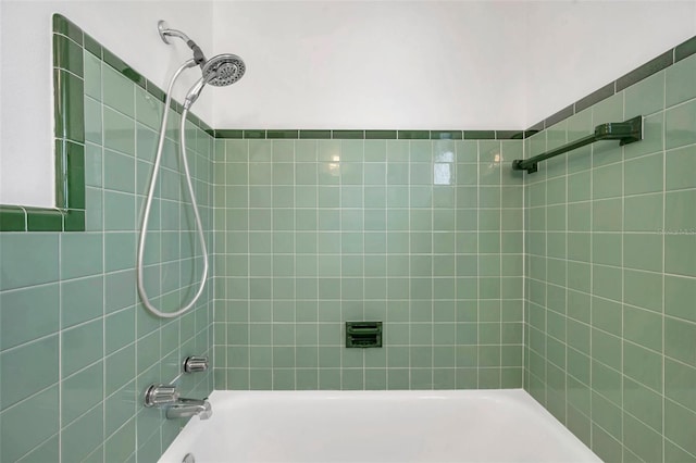 bathroom featuring washtub / shower combination