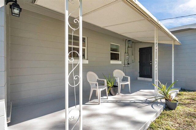 property entrance with covered porch