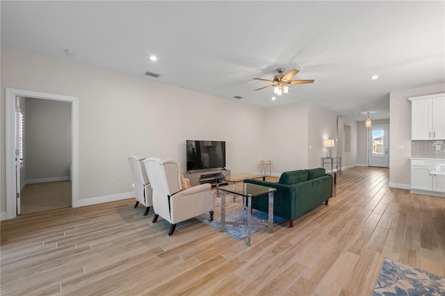 living area featuring ceiling fan, recessed lighting, visible vents, baseboards, and light wood-type flooring