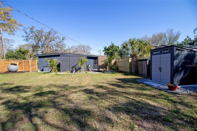 view of yard featuring a fenced backyard and an outbuilding