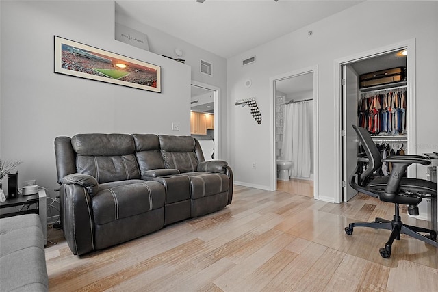 226 5th Ave N Unit 901, Saint Petersburg, FL 33701 - living area featuring light wood-style floors, baseboards, and visible vents