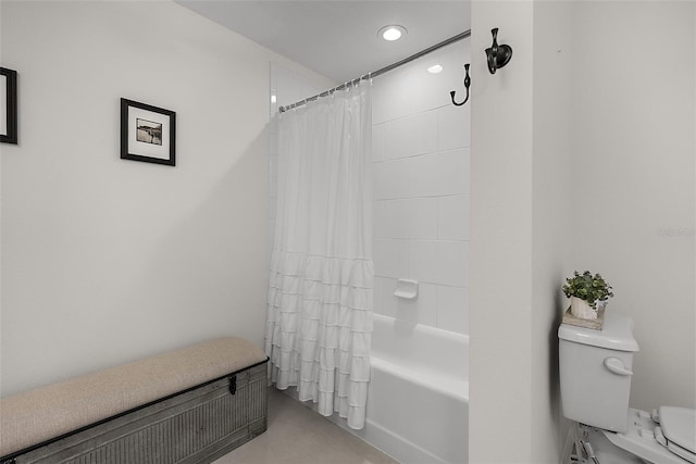 226 5th Ave N Unit 901, Saint Petersburg, FL 33701 - full bathroom featuring shower / tub combo with curtain and toilet