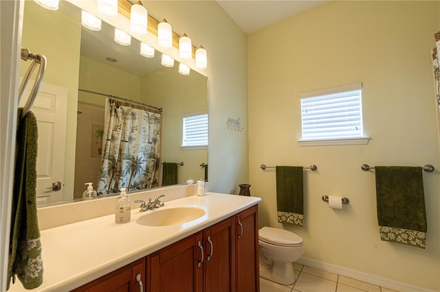 full bath featuring curtained shower, toilet, vanity, baseboards, and tile patterned floors