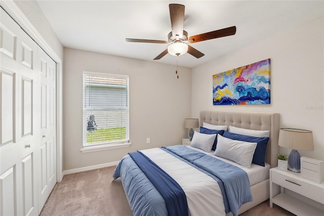 bedroom featuring carpet, baseboards, ceiling fan, and a closet