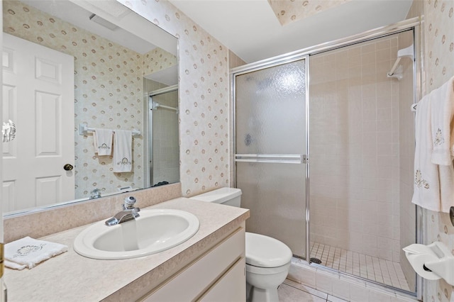 full bathroom with a shower stall, toilet, and wallpapered walls