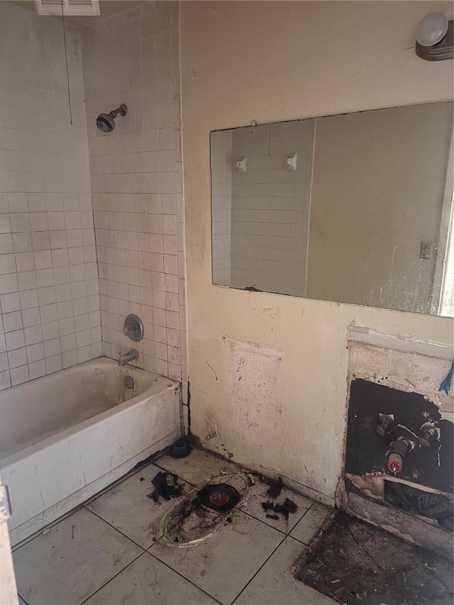 bathroom featuring shower / bathing tub combination