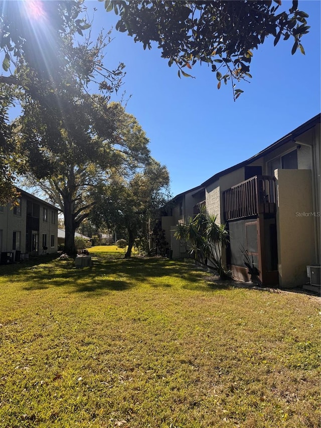 view of yard featuring a balcony