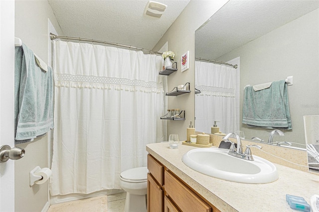 bathroom featuring a textured ceiling, toilet, a shower with shower curtain, visible vents, and vanity