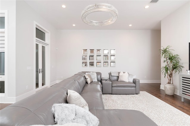 living area featuring recessed lighting, visible vents, dark wood finished floors, and baseboards