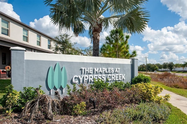 view of community / neighborhood sign