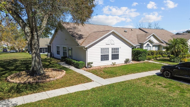 view of front of home featuring a front yard