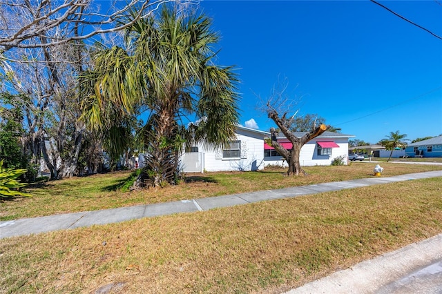 view of front of property with a front lawn