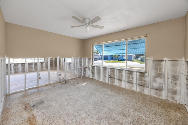 empty room featuring a ceiling fan