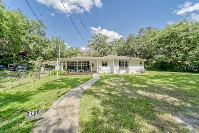 view of front of home featuring fence and a front yard