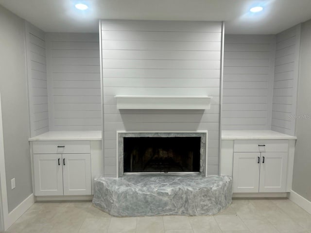 room details with recessed lighting, a fireplace, and baseboards