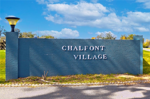 view of community / neighborhood sign