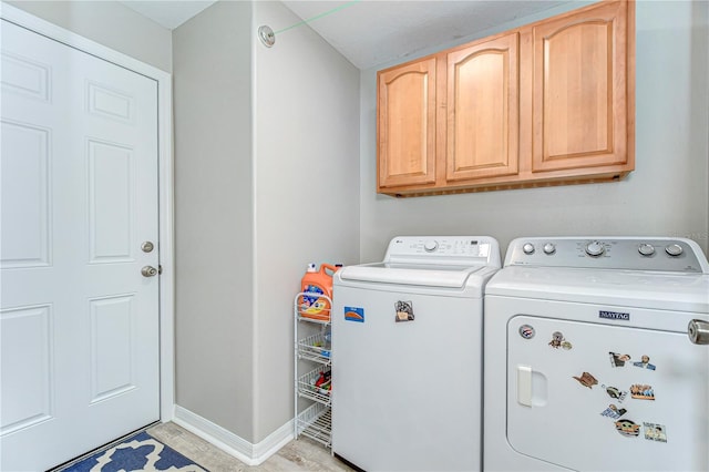 laundry area with cabinet space, baseboards, and independent washer and dryer