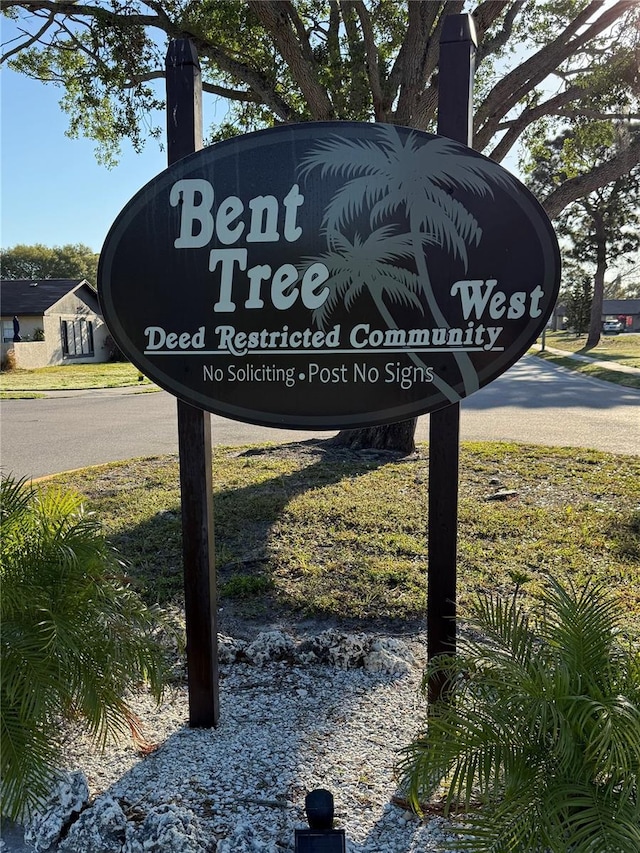 view of community / neighborhood sign