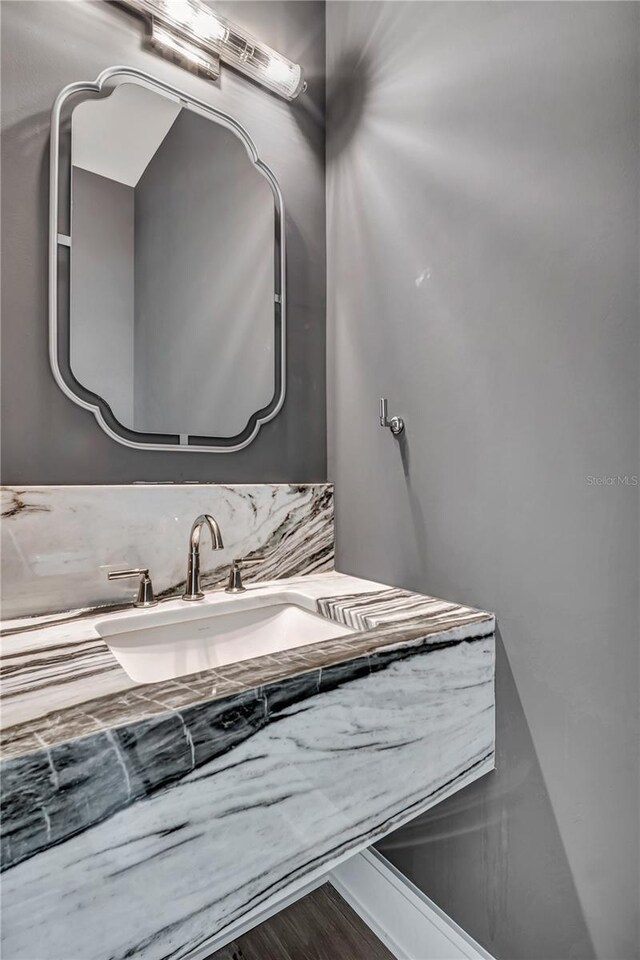 5017 W Dickens Ave, Tampa, FL 33629 - bathroom featuring vanity