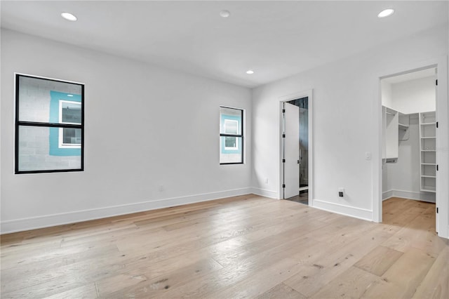 5017 W Dickens Ave, Tampa, FL 33629 - unfurnished bedroom featuring a walk in closet, light wood-style floors, baseboards, recessed lighting, and a closet