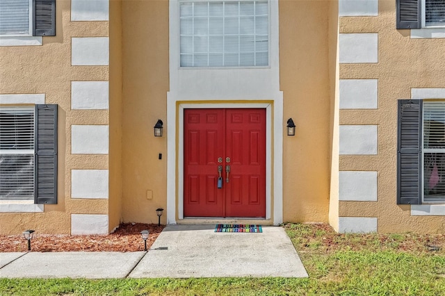 property entrance featuring stucco siding