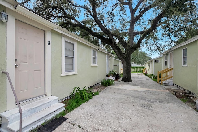 view of exterior entry featuring stucco siding