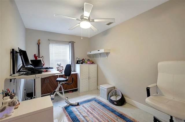 office area with visible vents, ceiling fan, and baseboards