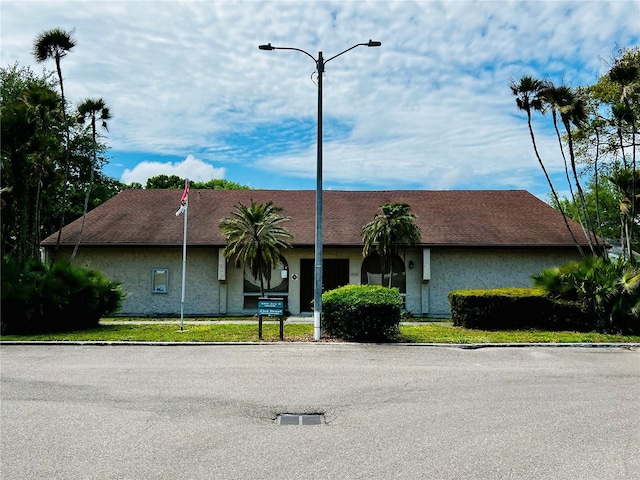 view of front facade with stucco siding