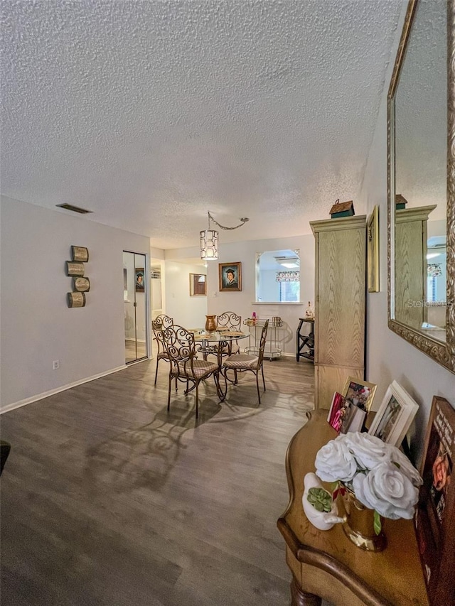 dining room with visible vents and baseboards