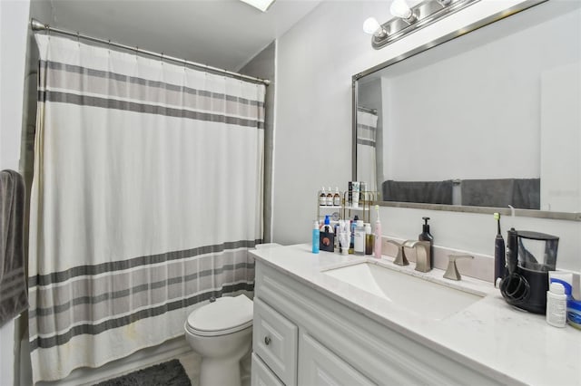 full bathroom with a shower with shower curtain, vanity, and toilet