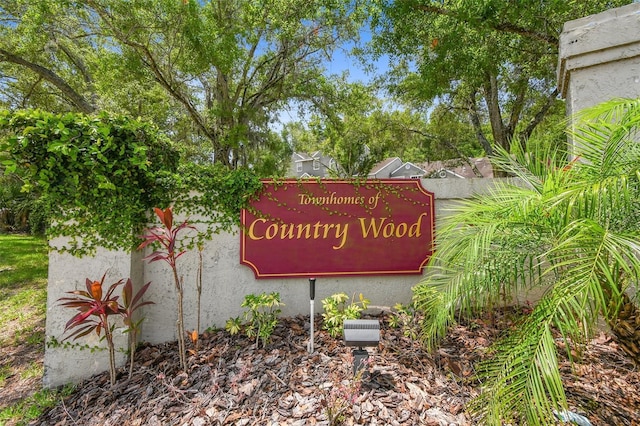 view of community / neighborhood sign