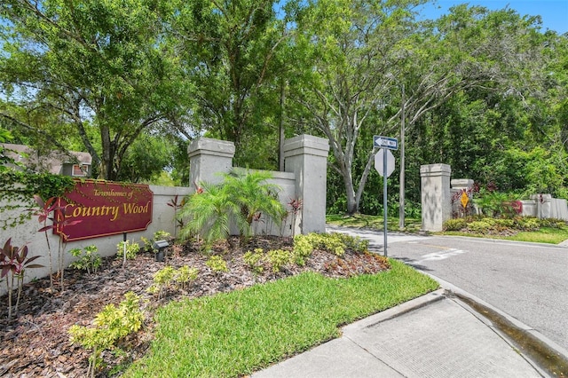 view of community / neighborhood sign