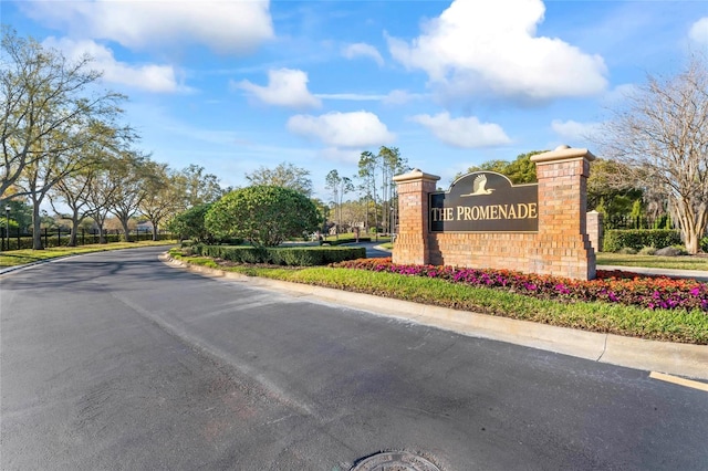 view of community / neighborhood sign