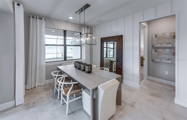 dining area featuring baseboards, visible vents, and a notable chandelier