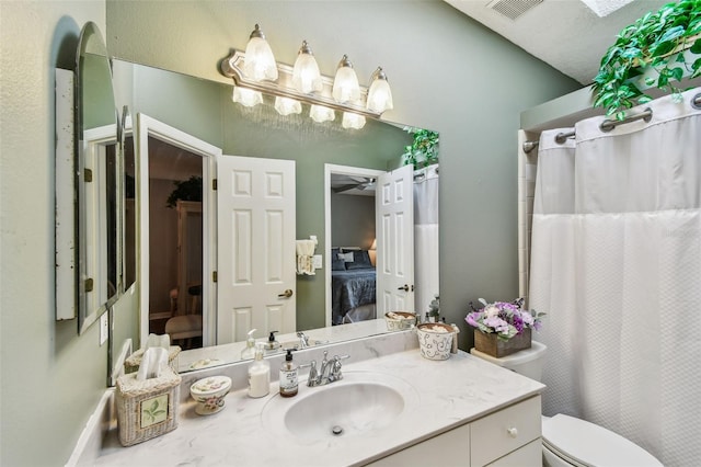 full bathroom featuring ensuite bathroom, toilet, visible vents, vanity, and a shower with curtain