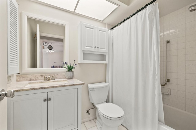 full bath featuring shower / bath combo, vanity, toilet, and baseboards