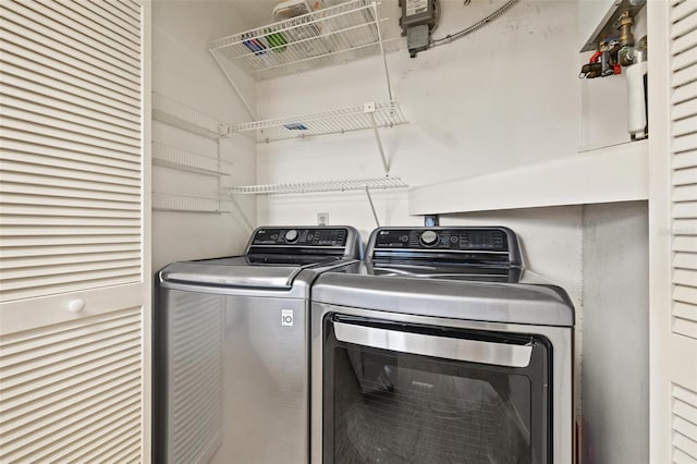 laundry room with laundry area and washing machine and dryer