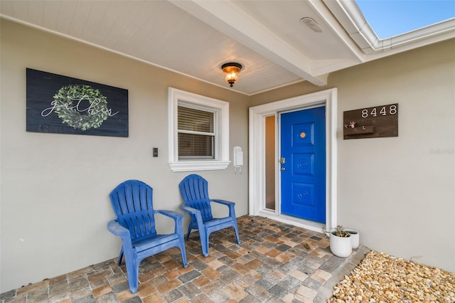 property entrance featuring stucco siding