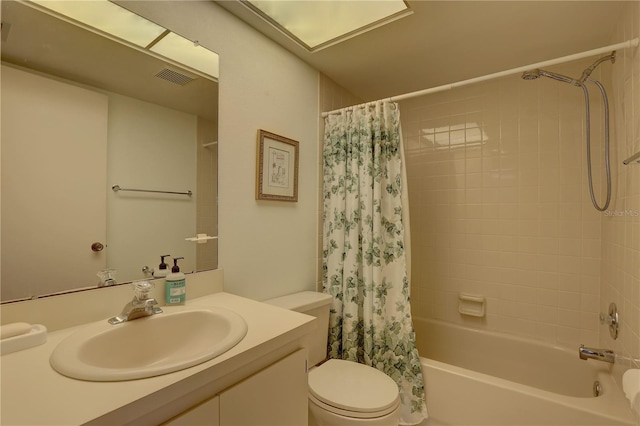 full bathroom with toilet, vanity, visible vents, and shower / bathtub combination with curtain