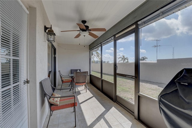 sunroom featuring ceiling fan